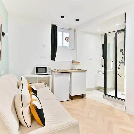 Small Air-conditioned - Pereire * Paris