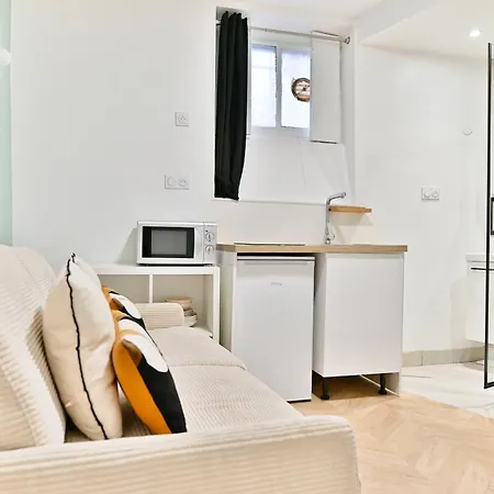 Small Air-conditioned - Pereire * Paris