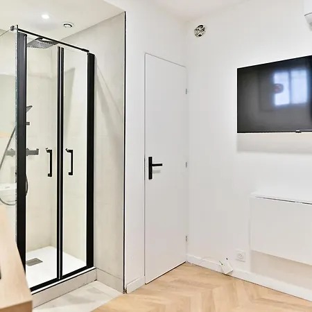 Small Air-conditioned - Pereire Apartment *